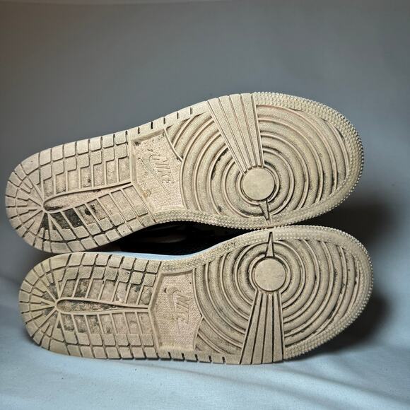 Size 5 - Nike Air Jordan 1 Retro High OG GS Crimson Tint Men's Shoes - Picture 7 of 9